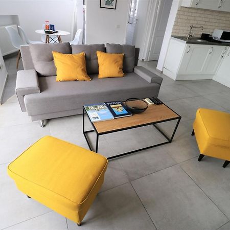 Serenity Heights Apartment: A Panoramic Haven Near Old Town - Free Minibar Букурещ Екстериор снимка