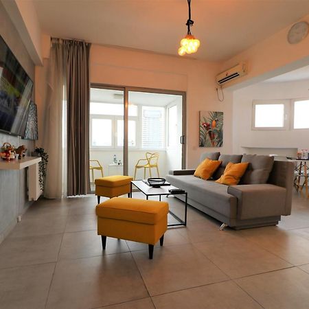 Serenity Heights Apartment: A Panoramic Haven Near Old Town - Free Minibar Букурещ Екстериор снимка