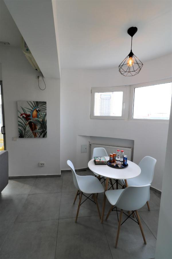 Serenity Heights Apartment: A Panoramic Haven Near Old Town - Free Minibar Букурещ Екстериор снимка
