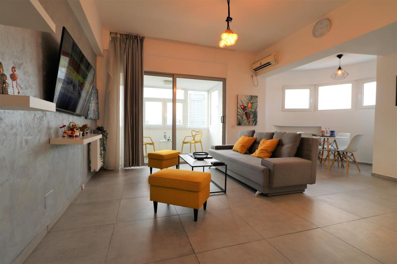 Serenity Heights Apartment: A Panoramic Haven Near Old Town - Free Minibar Букурещ Екстериор снимка