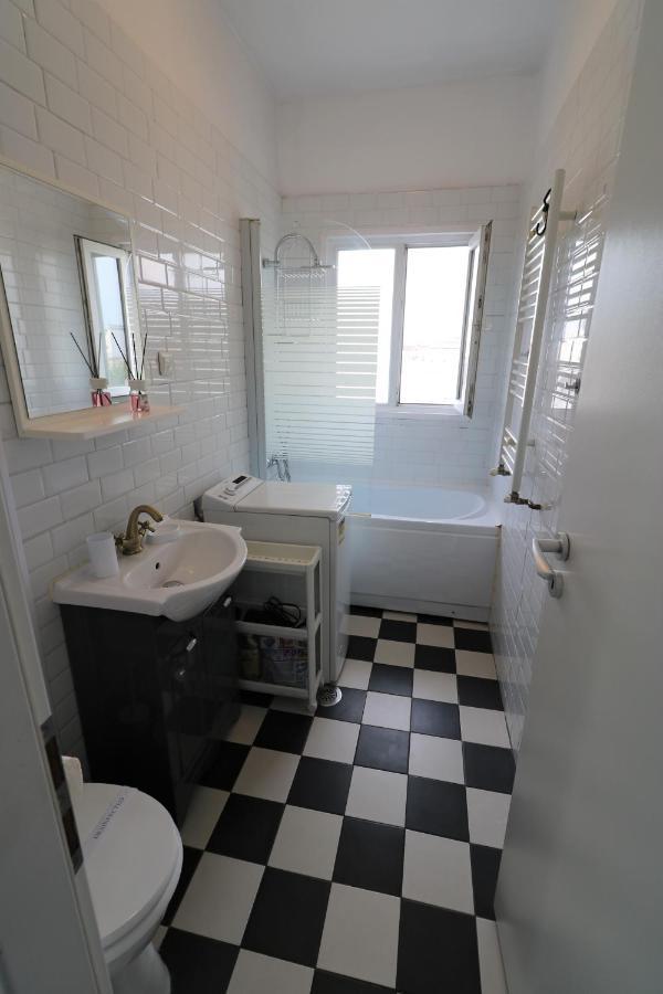 Serenity Heights Apartment: A Panoramic Haven Near Old Town - Free Minibar Букурещ Екстериор снимка