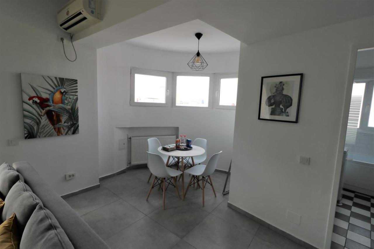 Serenity Heights Apartment: A Panoramic Haven Near Old Town - Free Minibar Букурещ Екстериор снимка