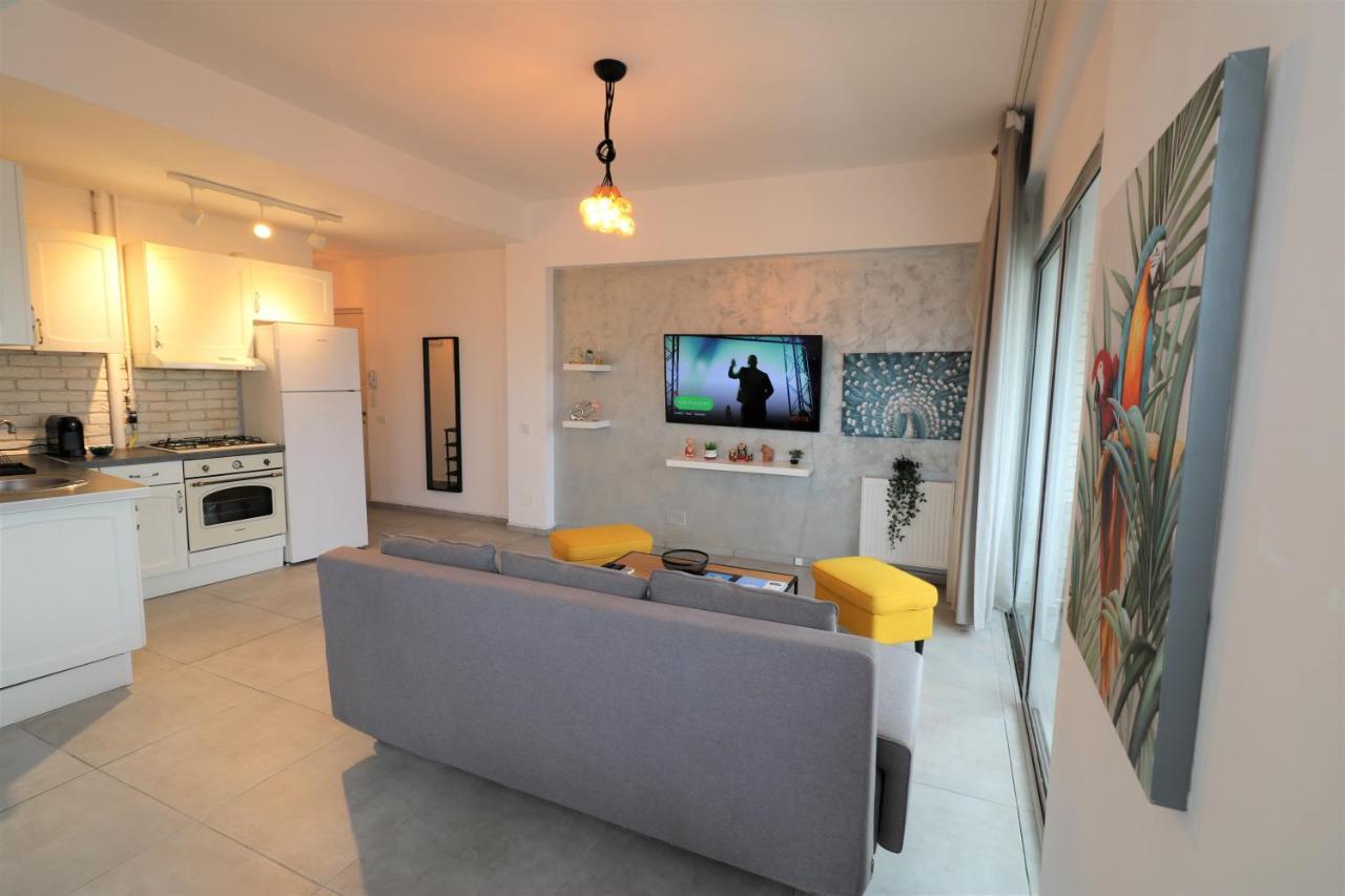 Serenity Heights Apartment: A Panoramic Haven Near Old Town - Free Minibar Букурещ Екстериор снимка