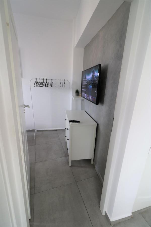 Serenity Heights Apartment: A Panoramic Haven Near Old Town - Free Minibar Букурещ Екстериор снимка