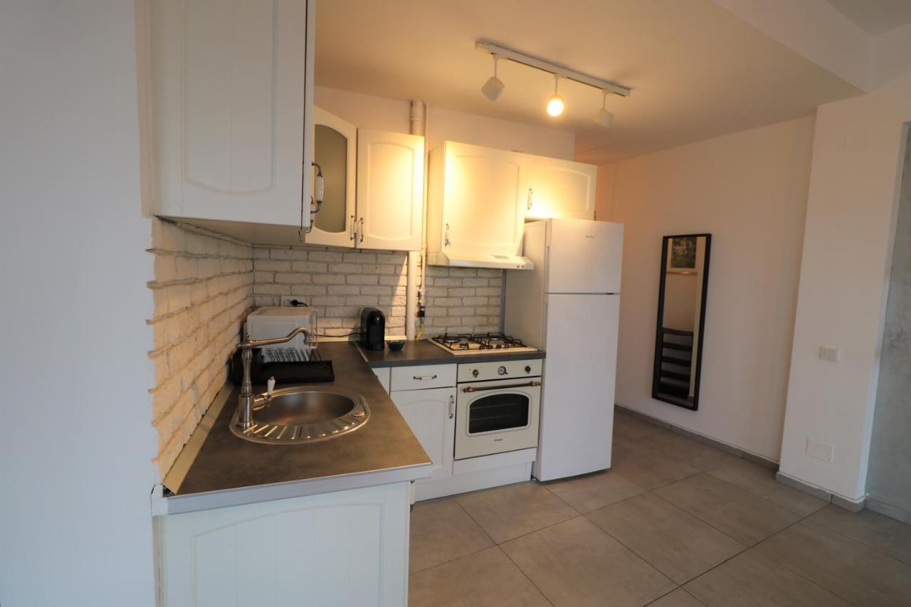 Serenity Heights Apartment: A Panoramic Haven Near Old Town - Free Minibar Букурещ Екстериор снимка