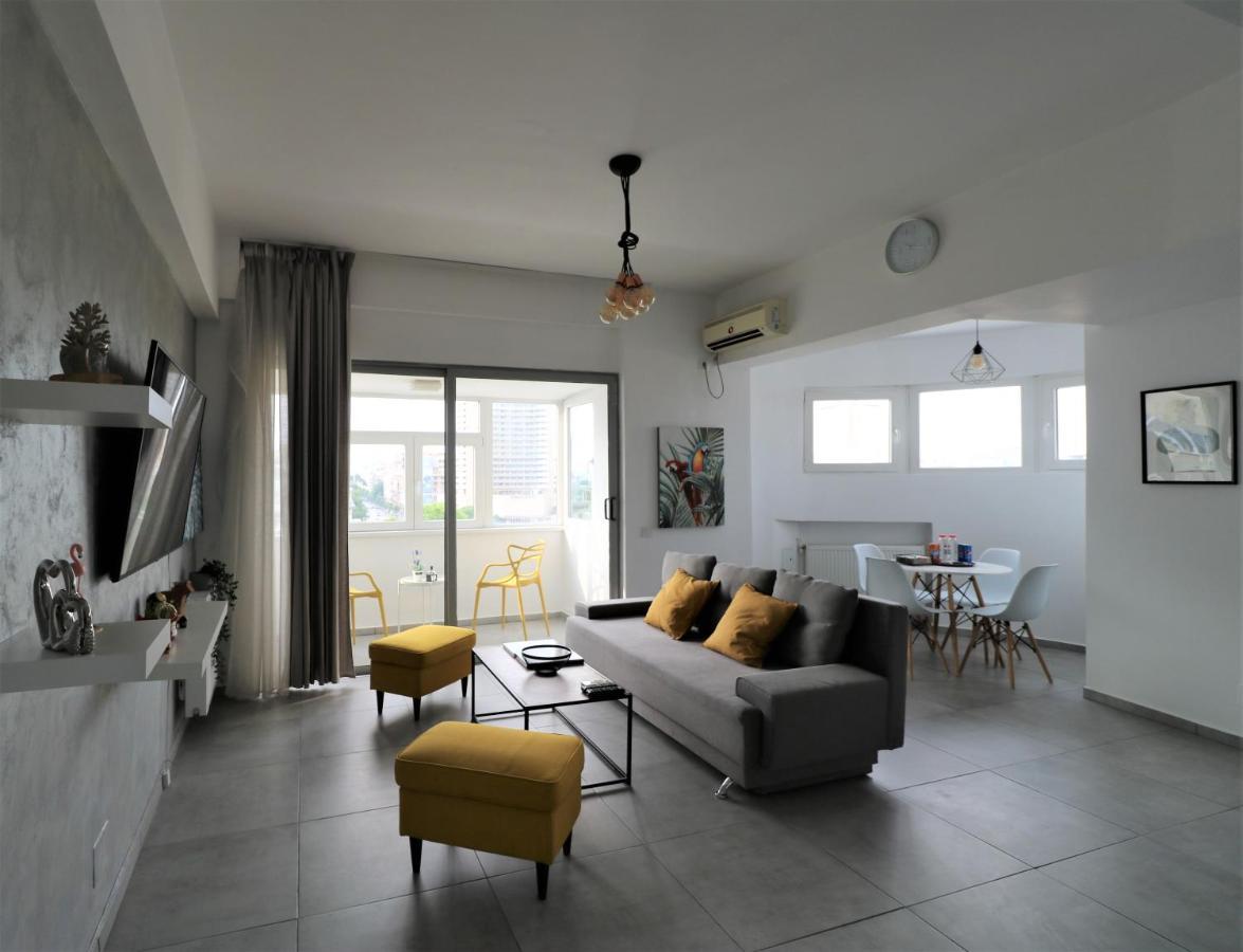 Serenity Heights Apartment: A Panoramic Haven Near Old Town - Free Minibar Букурещ Екстериор снимка