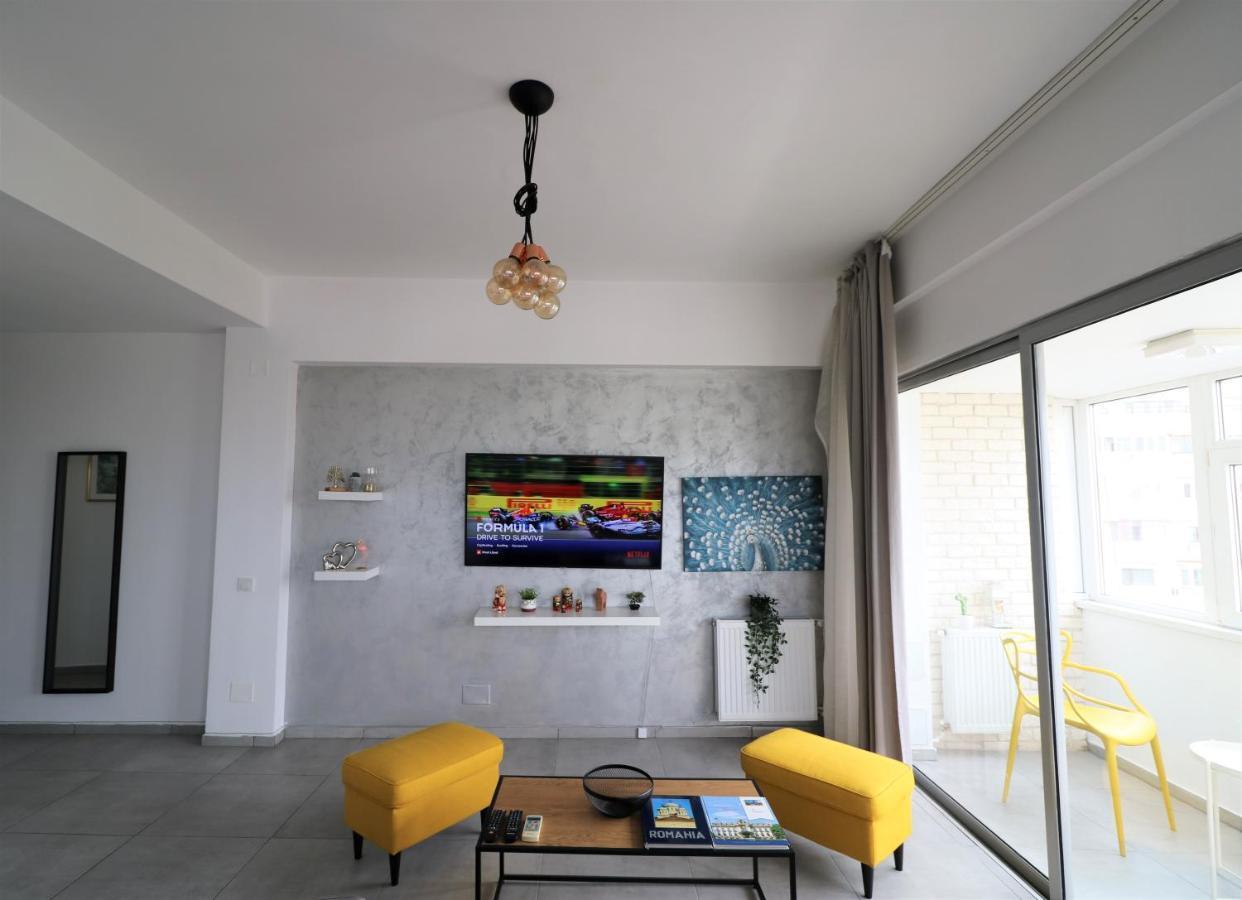 Serenity Heights Apartment: A Panoramic Haven Near Old Town - Free Minibar Букурещ Екстериор снимка
