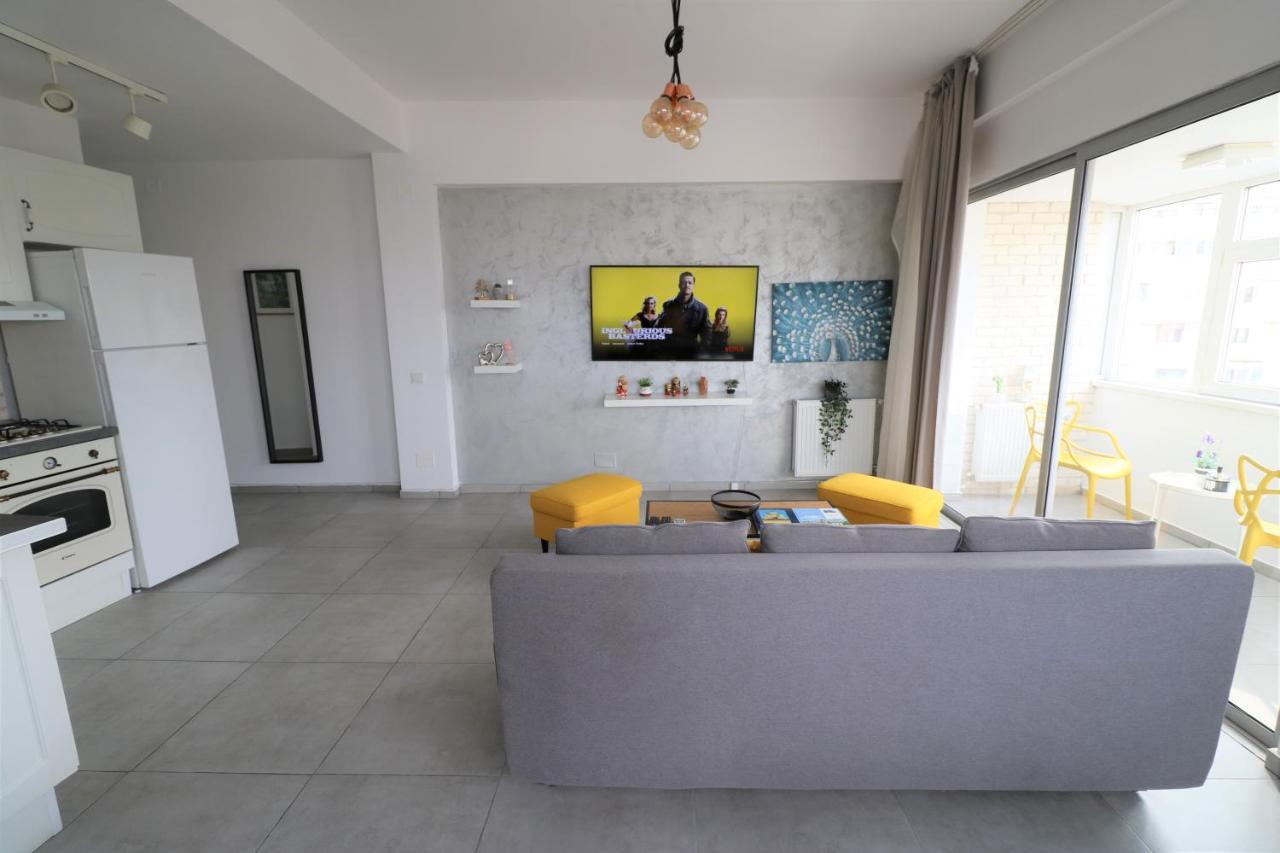 Serenity Heights Apartment: A Panoramic Haven Near Old Town - Free Minibar Букурещ Екстериор снимка