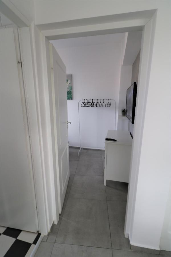 Serenity Heights Apartment: A Panoramic Haven Near Old Town - Free Minibar Букурещ Екстериор снимка