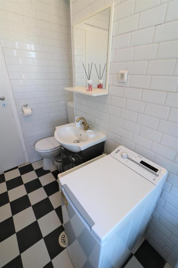 Serenity Heights Apartment: A Panoramic Haven Near Old Town - Free Minibar Букурещ Екстериор снимка