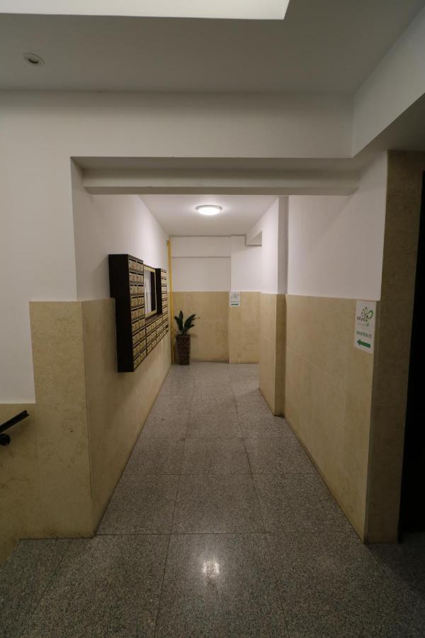 Serenity Heights Apartment: A Panoramic Haven Near Old Town - Free Minibar Букурещ Екстериор снимка