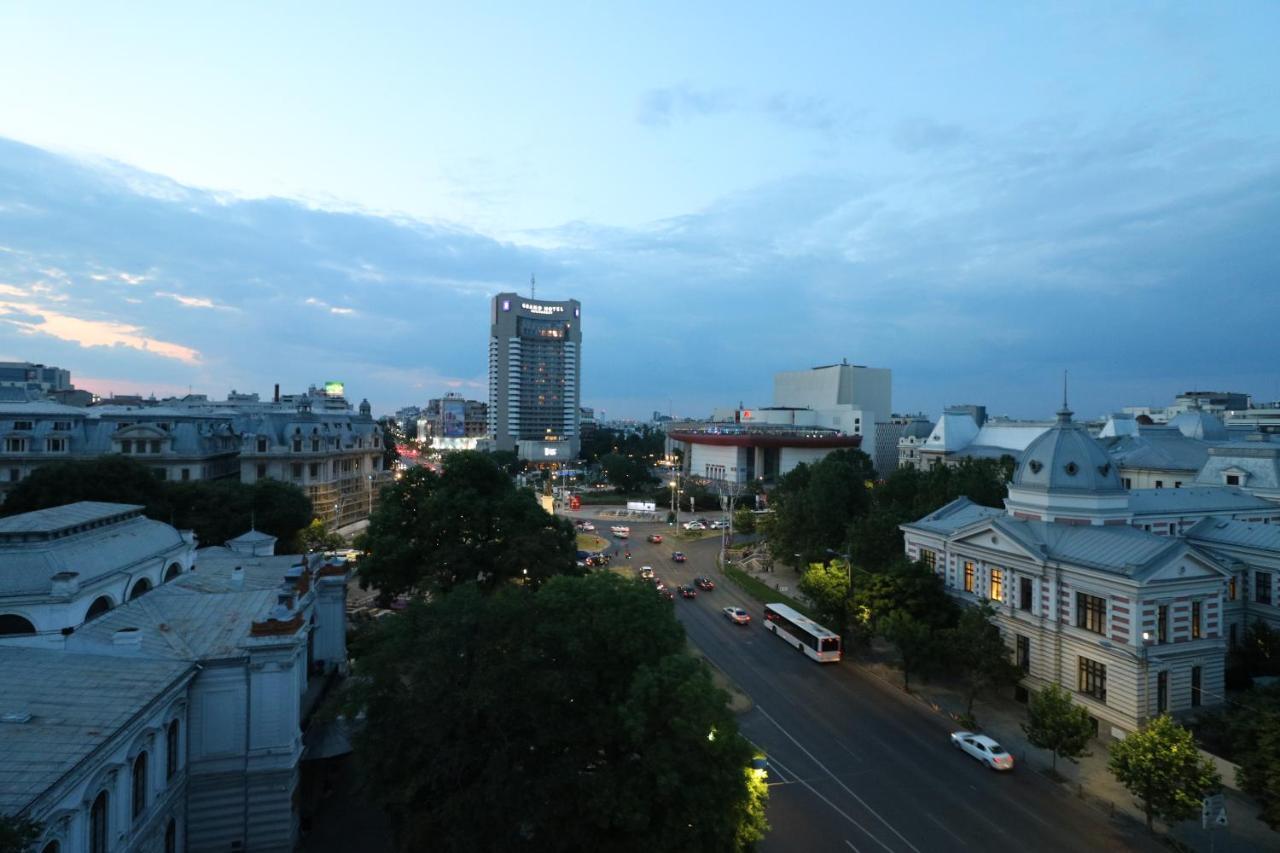 Serenity Heights Apartment: A Panoramic Haven Near Old Town - Free Minibar Букурещ Екстериор снимка