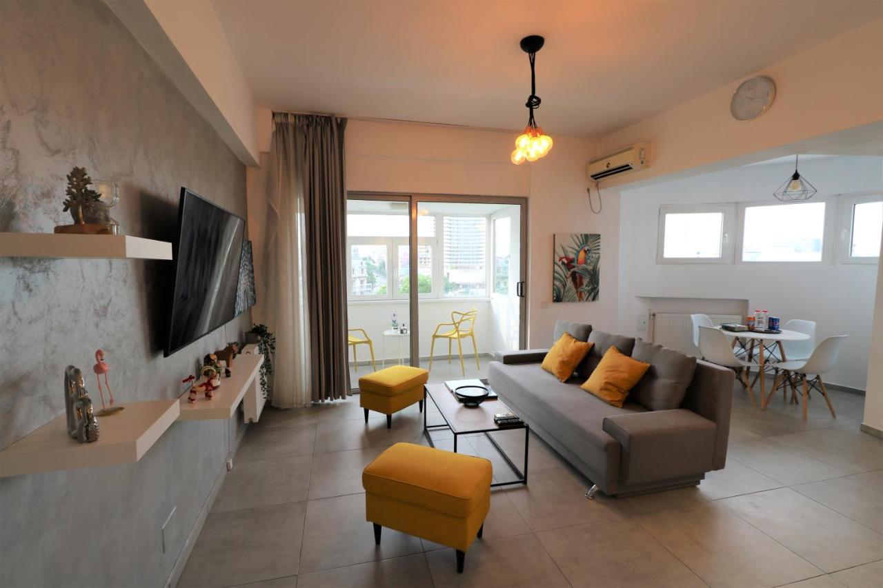 Serenity Heights Apartment: A Panoramic Haven Near Old Town - Free Minibar Букурещ Екстериор снимка