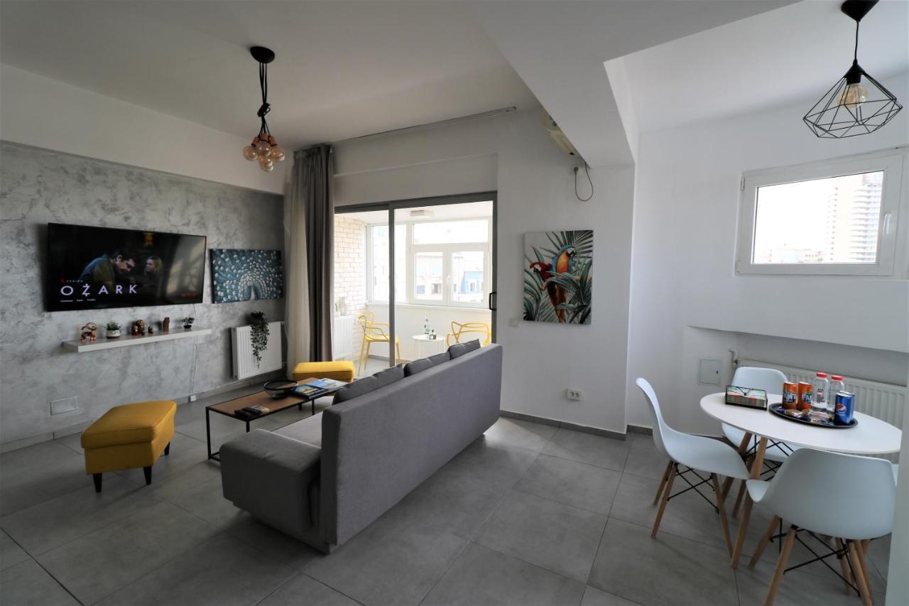 Serenity Heights Apartment: A Panoramic Haven Near Old Town - Free Minibar Букурещ Екстериор снимка