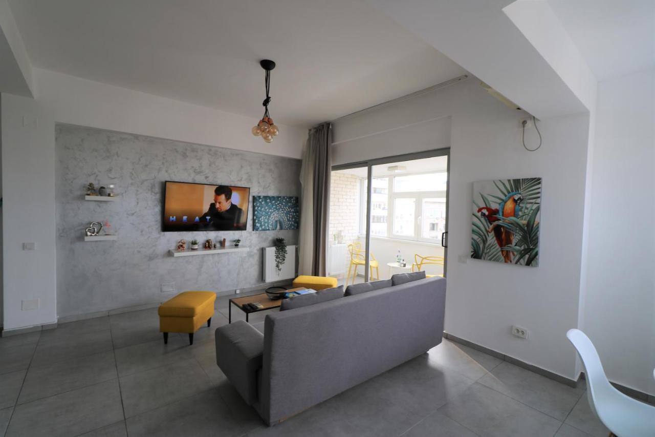 Serenity Heights Apartment: A Panoramic Haven Near Old Town - Free Minibar Букурещ Екстериор снимка
