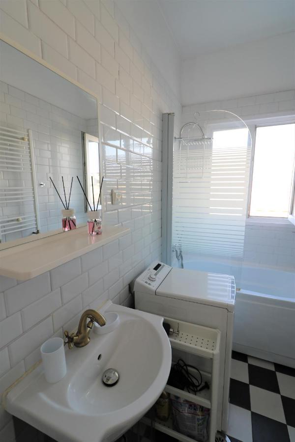 Serenity Heights Apartment: A Panoramic Haven Near Old Town - Free Minibar Букурещ Екстериор снимка